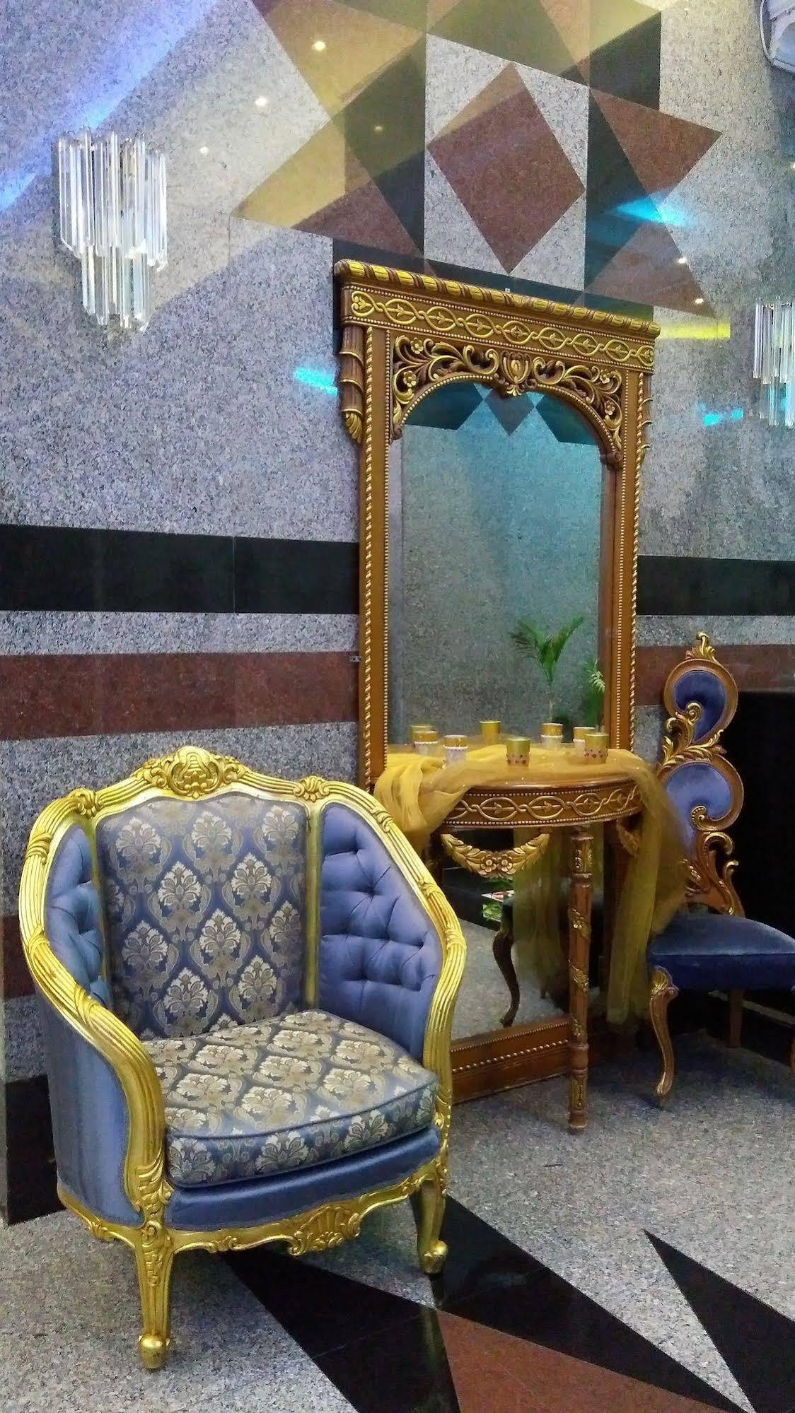 Royal Crown Suites Schardscha Exterior foto